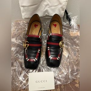 Gucci Kingsnake Peyton studs pumps